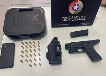 Vistoria veicular termina com arma apontada para comerciante em Jaraguá do Sul