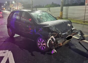 Carros colidem em cruzamento de Jaraguá do Sul
