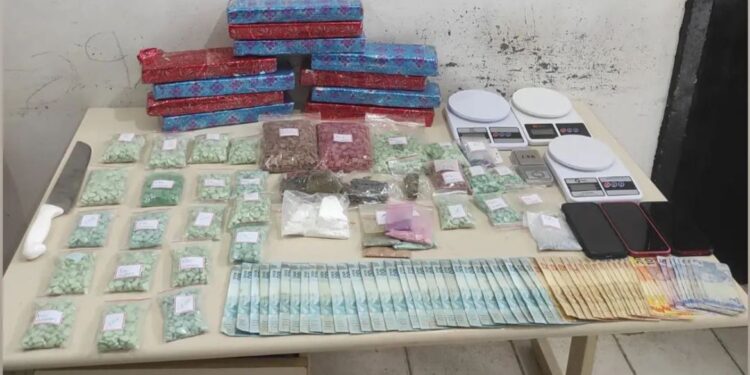 Após abordagem em Jaraguá, mulher é presa por tráfico em Joinville