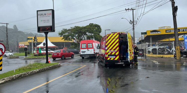 [Vídeo] Motociclista fica gravemente ferido após acidente em Jaraguá do Sul