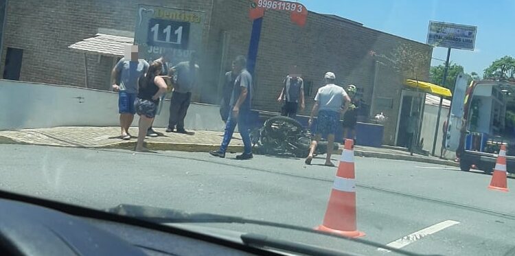 Motociclista fica gravemente ferido após colisão em Jaraguá do Sul