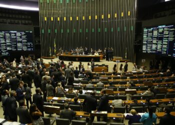Congresso Nacional derruba veto presidencial a desoneração da folha de pagamento
