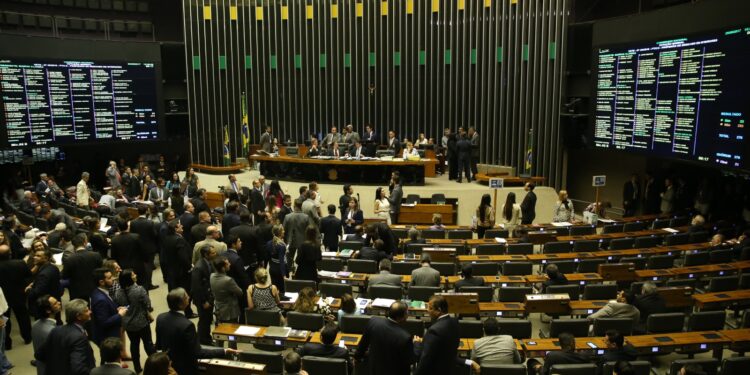Congresso Nacional derruba veto presidencial a desoneração da folha de pagamento