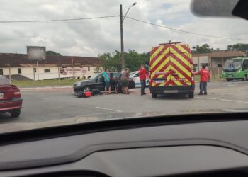 Duas pessoas em bicicleta elétrica ficam feridas após acidente em Jaraguá do Sul