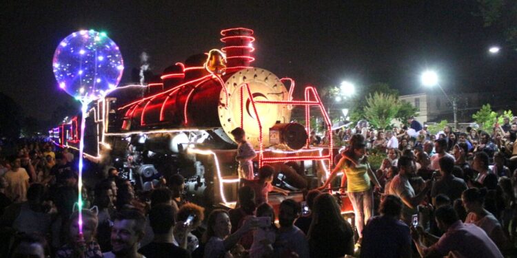 Maria Fumaça iluminada passará nesta quarta-feira (20) por Jaraguá do Sul