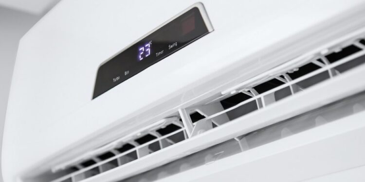 Com altas temperaturas em SC, Celesc informa temperatura ideal do ar-condicionado