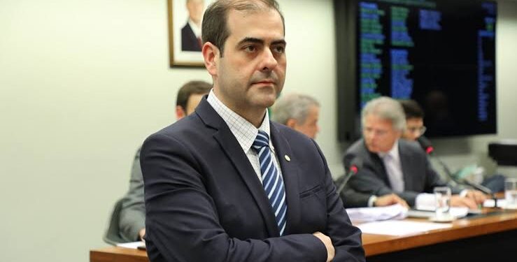 [Vídeo] Deputado Carlos Chiodini deve propor mudança em indicação ao STF: “Começa aos 65 anos”
