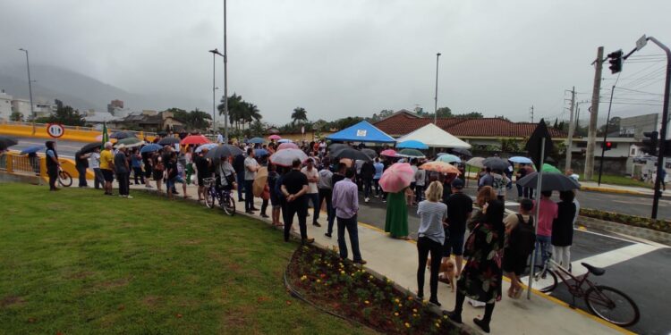 [Vídeo] Liberadas a ponte e a Rua 13 de Maio, no Amizade, em Jaraguá