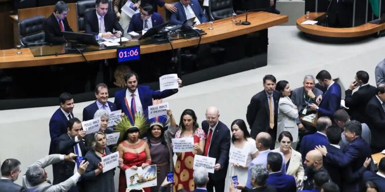 Congresso derruba veto de Lula e mantém marco temporal indígena