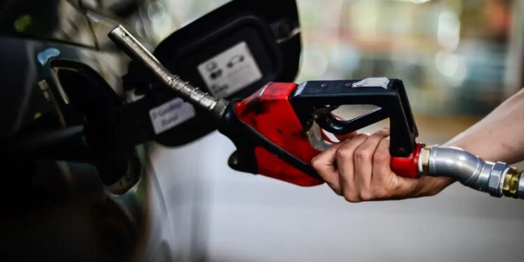 Petrobras reduz preço do diesel às distribuidoras nesta sexta-feira (08)