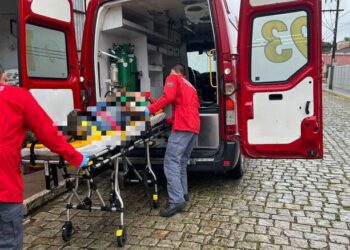 Homem cai de escada e bate cabeça em Jaraguá do Sul