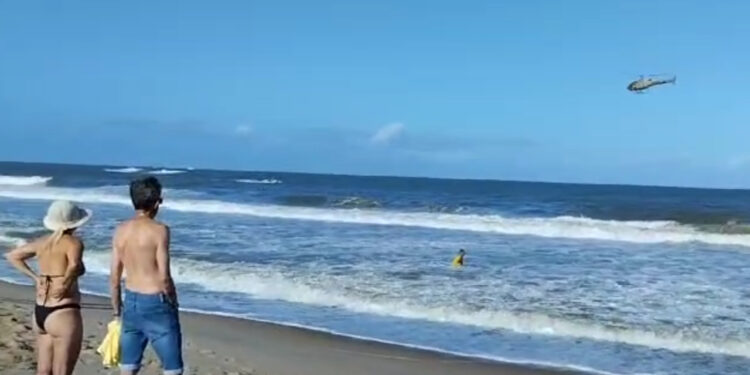 [Vídeo] Homem é arrastado pelo mar, se afoga e morre em Barra Velha