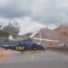[Vídeo] Helicóptero da PRF cai em avenida durante operação de resgate em MG