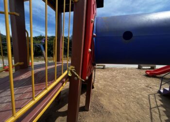 Brinquedo danificado no Parque Linear Via Verde passará por manutenção