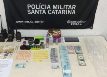 Médico suspeito de enviar drogas sintéticas pelos correios é preso em SC