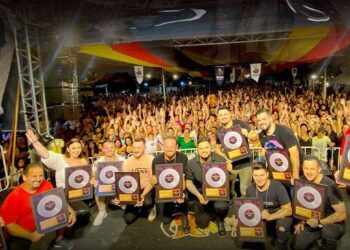 Banda Rainha Musical conquista Disco de Platina com a música ‘Guardanapo’