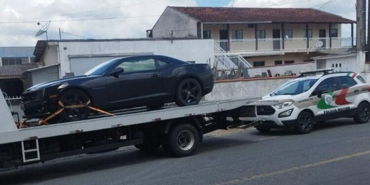 Camaro com licenciamento vencido é recolhido em Guaramirim