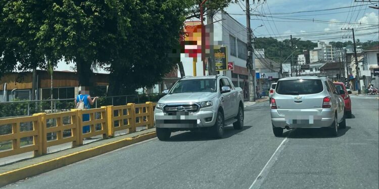 Motorista é flagrado dirigindo na contramão no Centro de Jaraguá do Sul