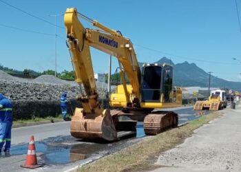 BR-280 é interditada em Guaramirim após rompimento de adutora