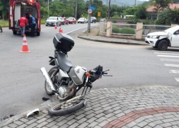 Motociclista fica ferido após acidente em Schroeder