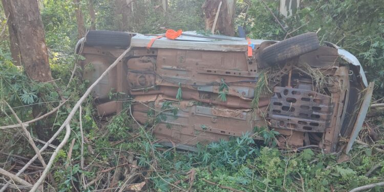 Homem morre após carro cair em ribanceira em SC