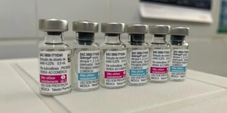 Primeiras doses da vacina contra dengue serão aplicadas em crianças e adolescentes