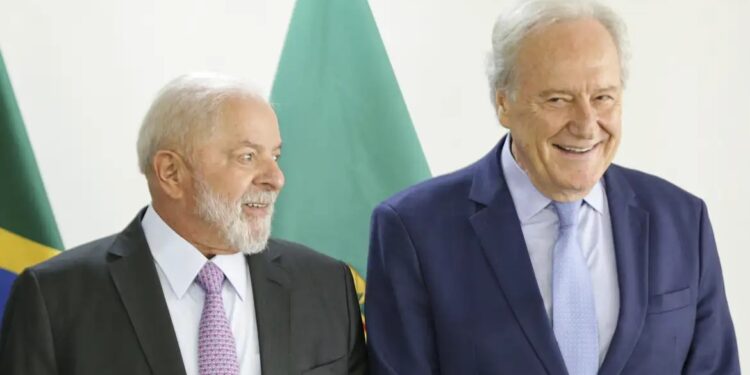 Lula assina nomeação de Lewandowski no Ministério da Justiça