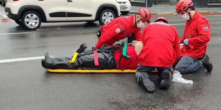 Motociclista fica ferido após acidente em Jaraguá do Sul