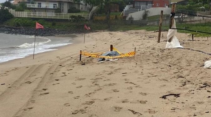 Corpo é encontrado em praia de Barra Velha