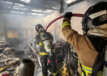 [Vídeo e fotos] Incêndio destrói parcialmente comércio em Jaraguá do Sul