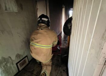 [Vídeo] Casa é atingida por incêndio no bairro Amizade, em Jaraguá do Sul