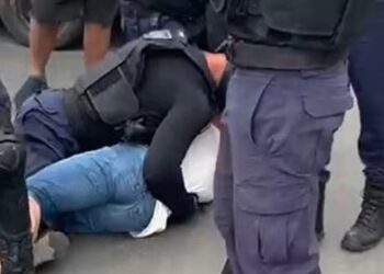 [Vídeo] Motorista de aplicativo é arremessado no chão por guarda em SC