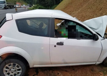 [Fotos] Motorista morre após acidente com carreta na BR-470 em Blumenau
