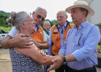[Vídeo] Em Jaraguá do Sul, governador avalia estragos provocados pela chuva