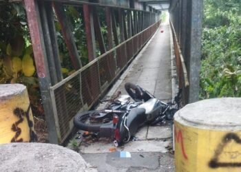 Motociclista bate moto após tentar fugir da PM em Schroeder