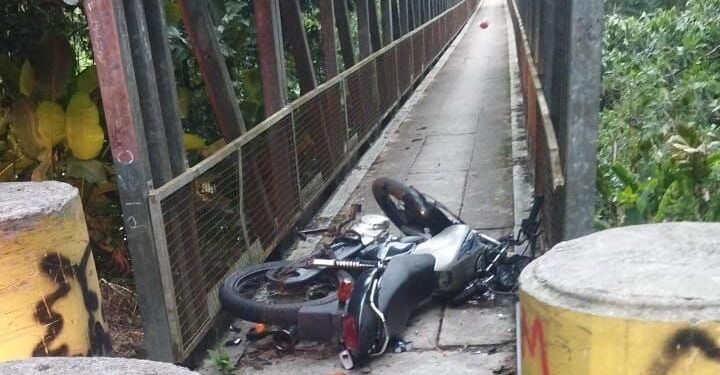 Motociclista bate moto após tentar fugir da PM em Schroeder