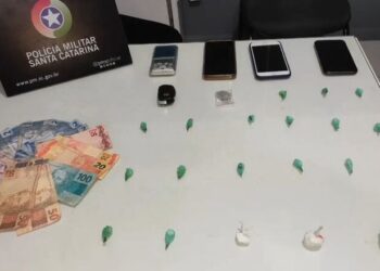 Dono de lanchonete que vendia lanches e drogas é preso por tráfico em Jaraguá