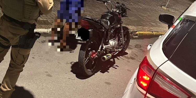 Homem é autuado por dirigir moto sem habilitação em Jaraguá do Sul