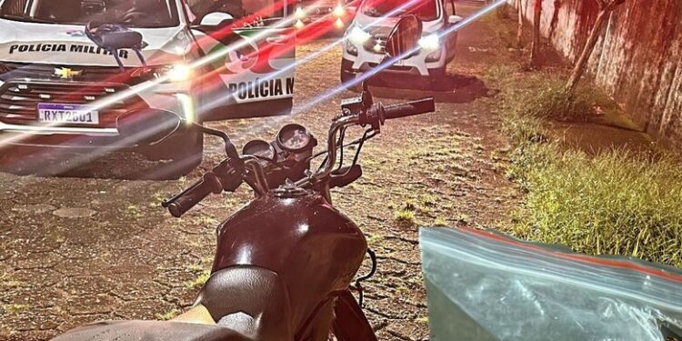 [Vídeo] Motociclista chama atenção da PM com escape torbal, é perseguida, cai e é presa em Jaraguá do Sul