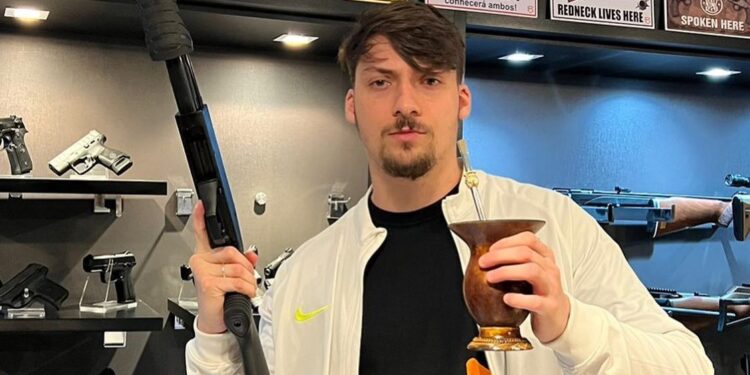 Jair Renan Bolsonaro é indiciado por falsidade ideológica e lavagem de dinheiro