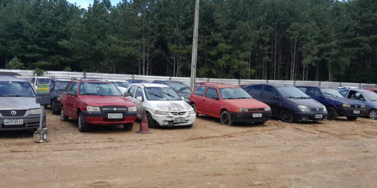 [Fotos] Detran fará leilão de 29 carros e 11 motos em Jaraguá do Sul