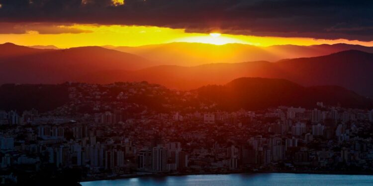 Último fim de semana de fevereiro terá chegada de frente fria com risco de chuva volumosa