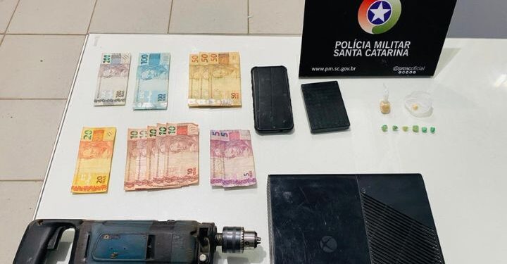 Mulher condenada por tráfico é presa traficando novamente em Guaramirim