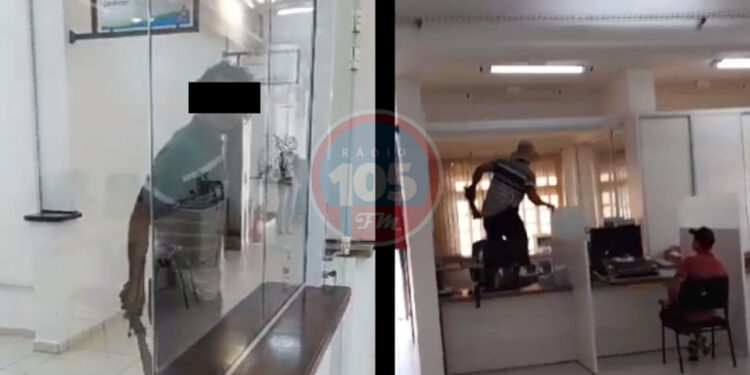 Vídeo mostra desespero de funcionários da Prefeitura de Massaranduba com invasão de andarilho com facão e machadinha