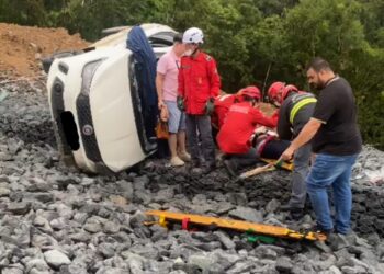 [Vídeo] Veículo sai da pista e capota na BR-280, em Corupá