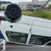 Carro capota após colidir com outro veículo em Guaramirim