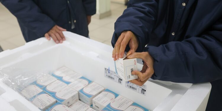 Confira quantas doses da vacina da dengue cada município da região vai receber