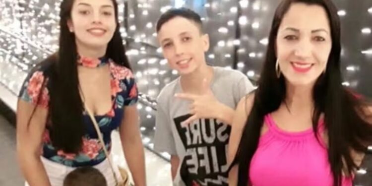 Mãe e dois filhos morrem após fiação elétrica romper e cair dentro de piscina no Paraná