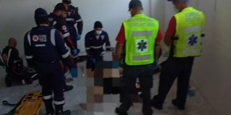 Homem de 24 anos morre após sofrer choque elétrico enquanto limpava prédio em SC