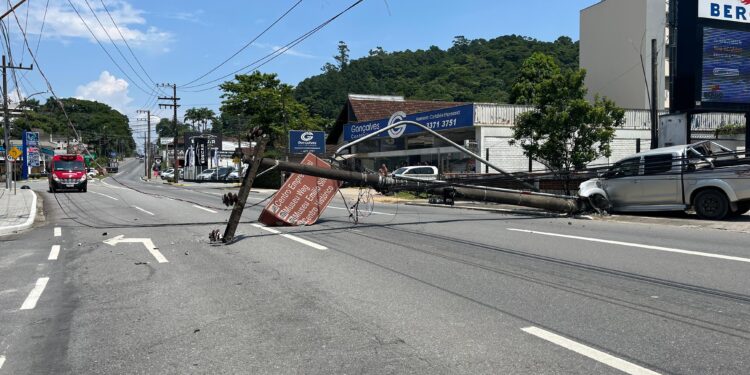 Trânsito na Waldemar Grubba, em Jaraguá do Sul, é liberado após acidente